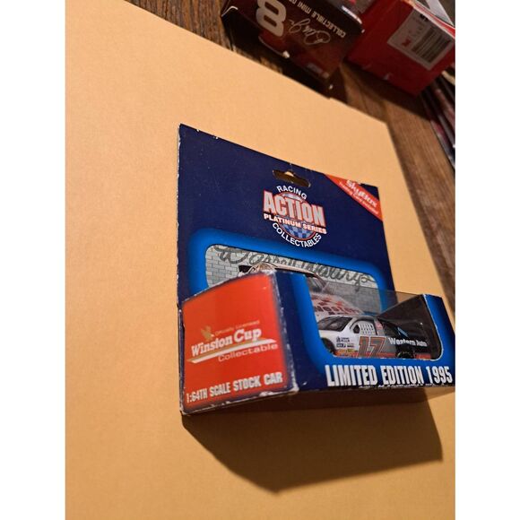 Vintage 1995 Racing Action Platinum #17 Darrell Waltrip NASCAR Die-Cast Race Car - Picture 2 of 5